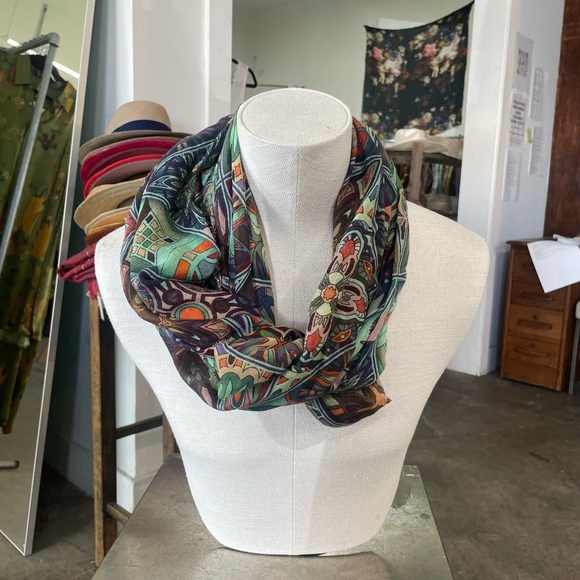 813 Ottotredici Kaleidoscopic Print scarf